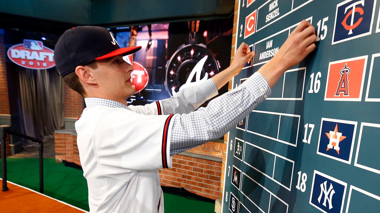 Braves stick to pitching-centric script, tab prep arm Ian Anderson at No. 3 overall
